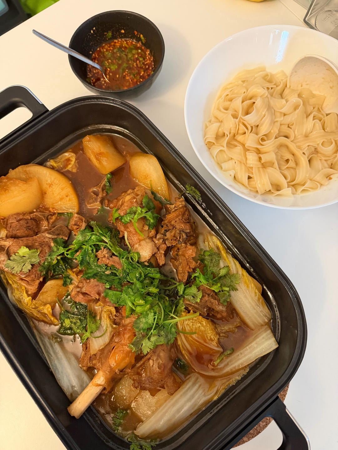 【简简厨房】羊蝎子火锅，酱汤和红汤羊蝎子