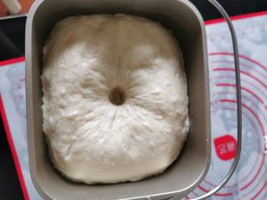 适合上班族快手万能冷藏发酵软面包的做法 步骤4