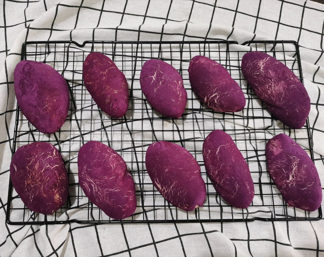 超软仿真紫薯面包
