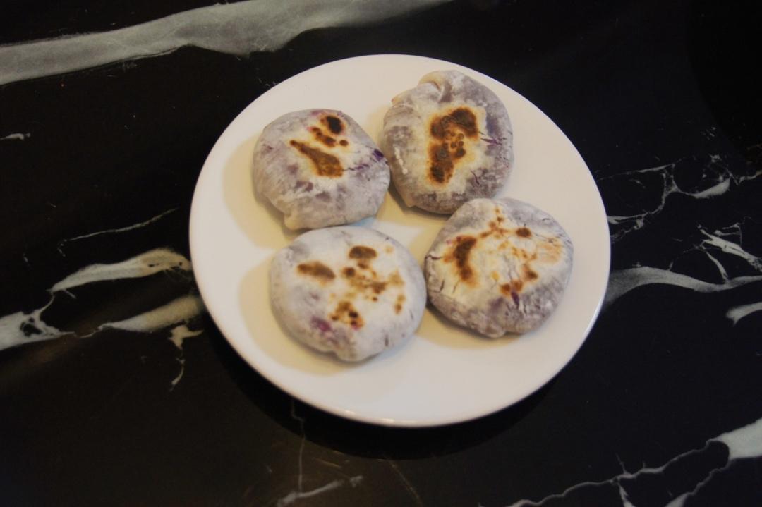 【饺子皮紫薯饼】