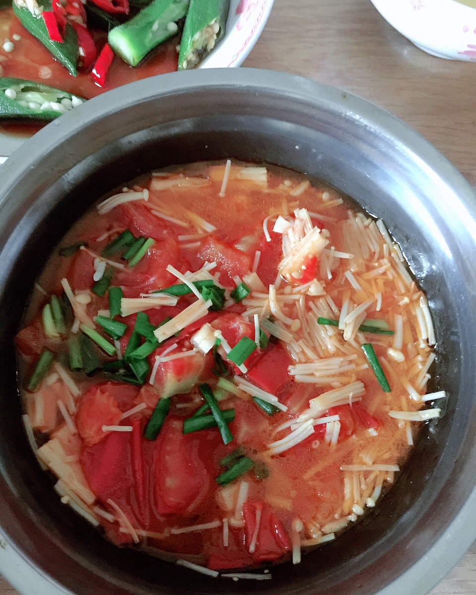 西红柿金针菇汤，超级鲜