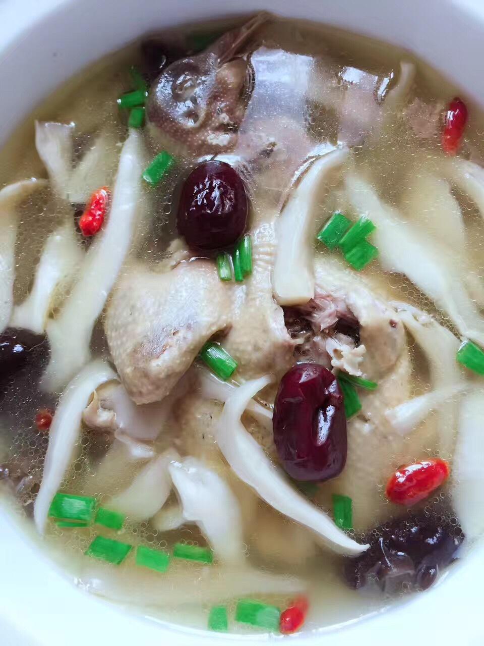 陈林夕5077做的炖鸽子汤