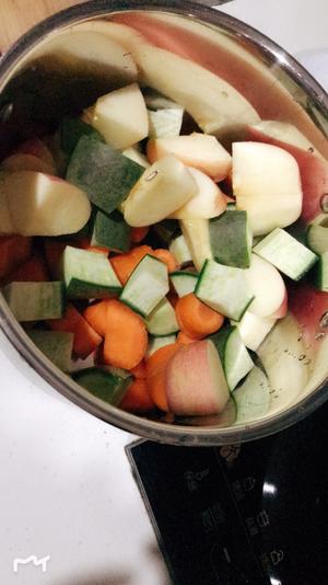 萝卜苹果汤的做法 步骤1