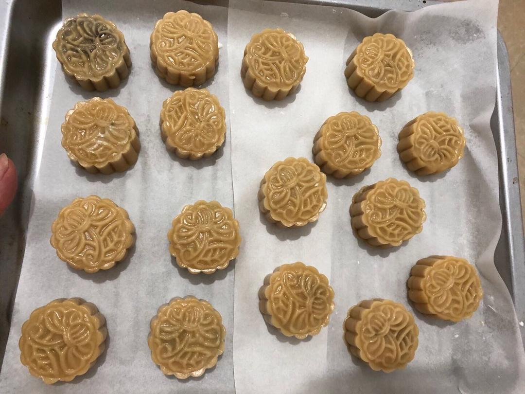 广式月饼—蛋黄莲蓉月饼