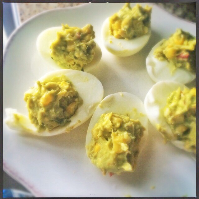 牛油果吞拿鱼鸡蛋盅