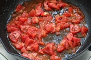 番茄虾仁疙瘩汤这样做太好吃了！的做法 步骤5