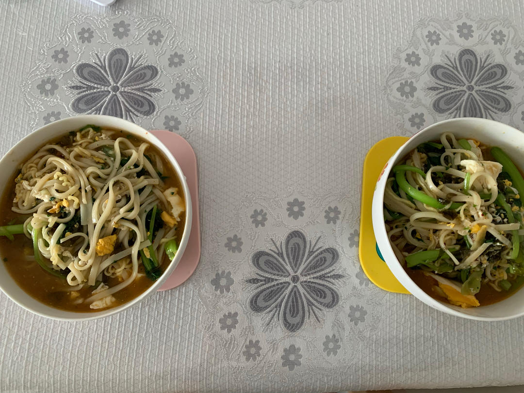 一屋，二人，三餐，四季