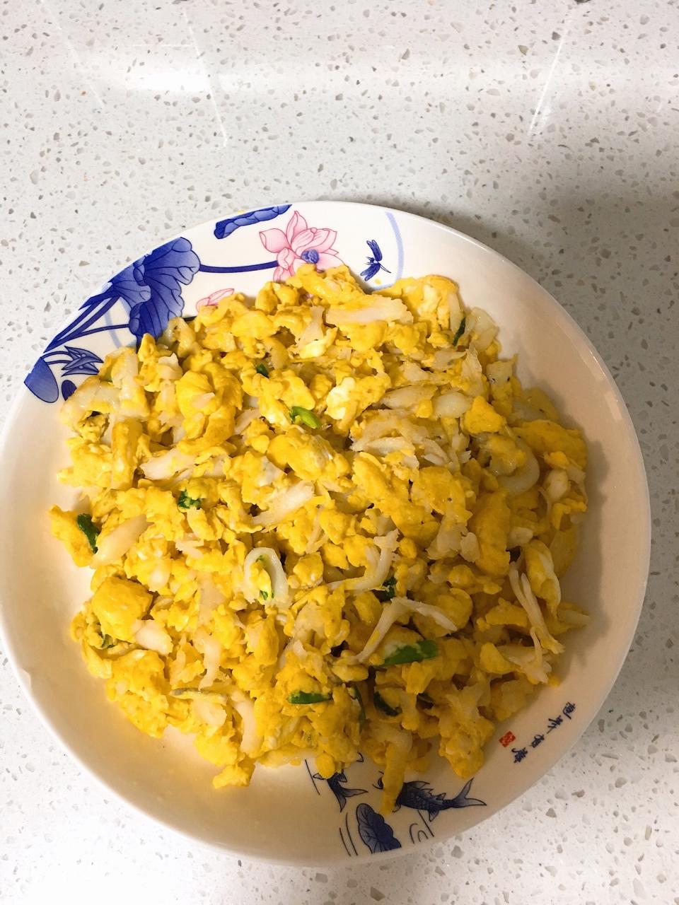 银鱼炒蛋的做法