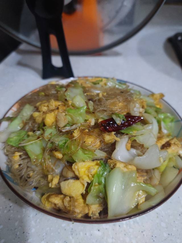 最近爱吃粉丝粉条～包菜炒粉丝