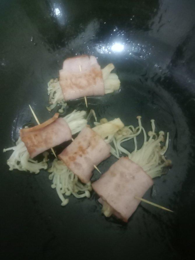 香煎培根金针菇卷
