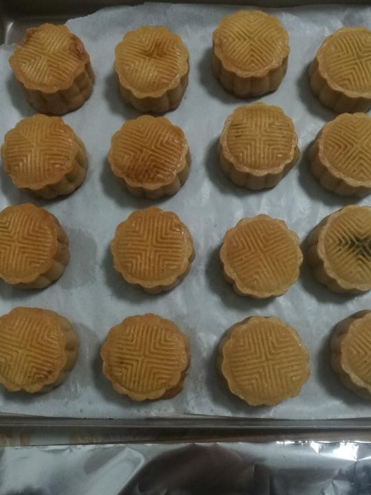 广式月饼—蛋黄莲蓉月饼