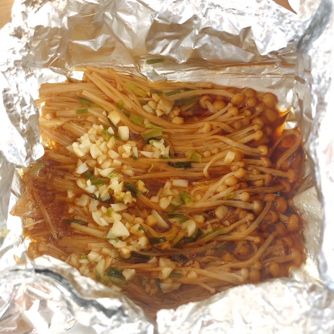锡纸金针菇-在家用烤箱就能做的烧烤，烧烤店必点菜品之一！超鲜！