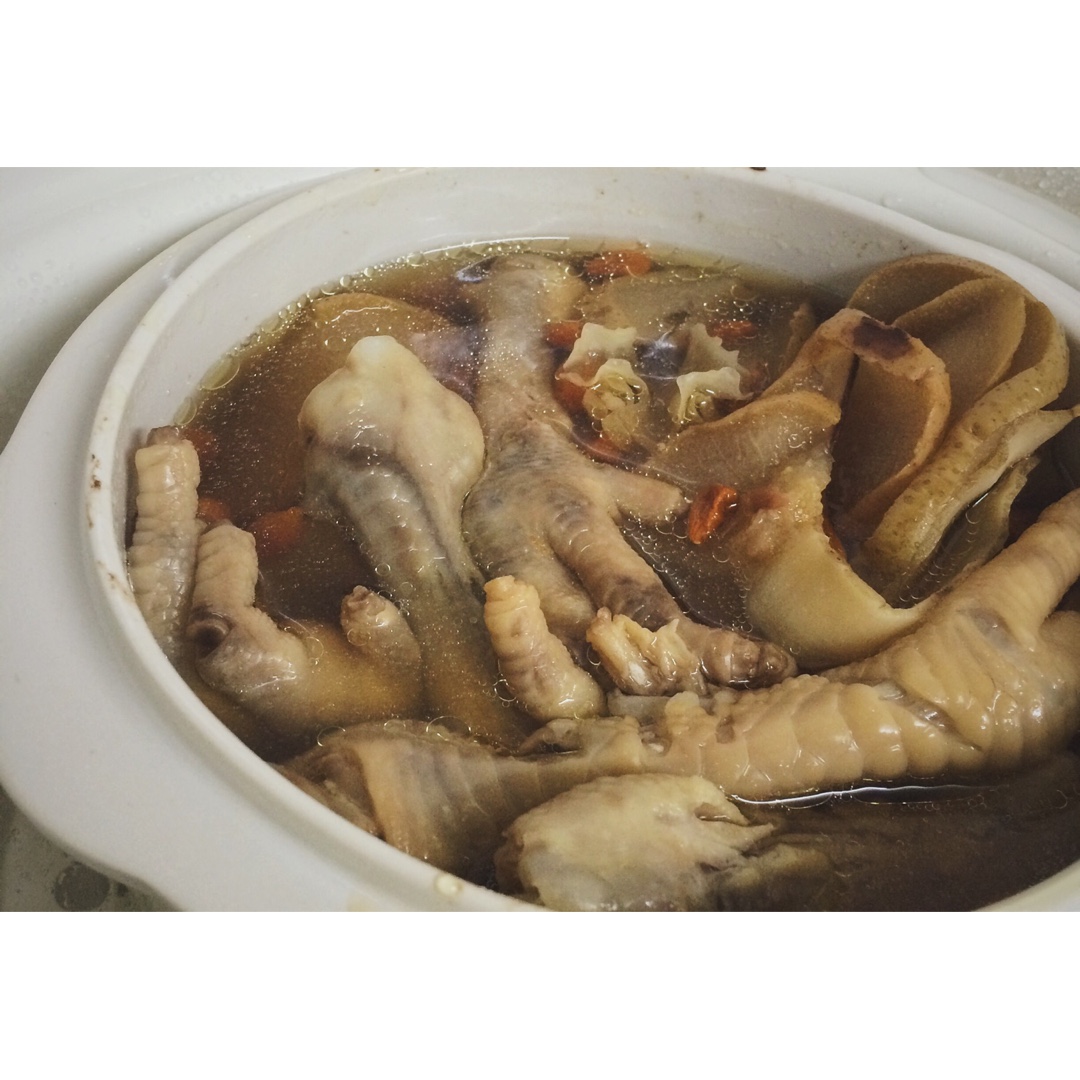 海底椰银耳煲鸡汤