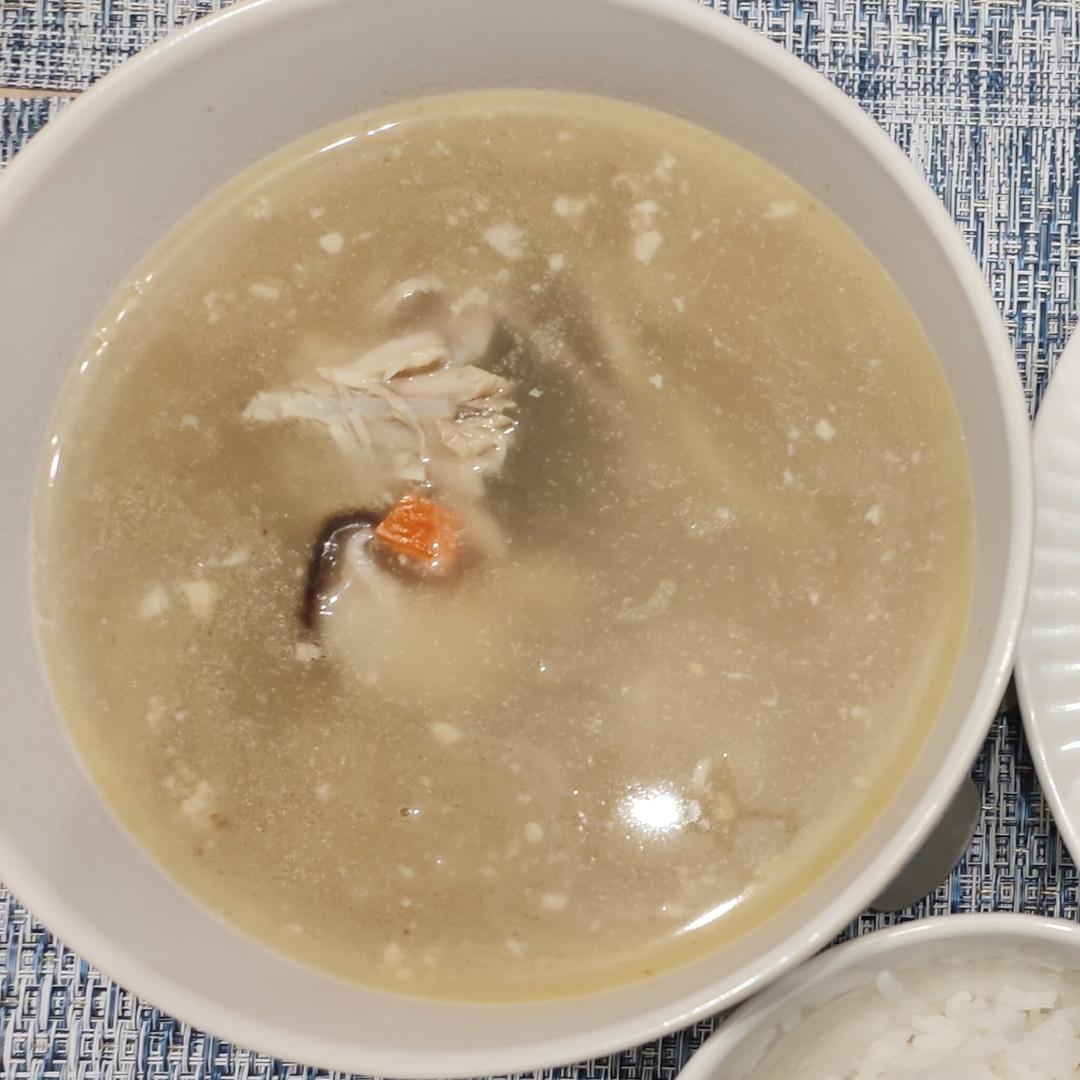 简单美味的胡萝卜玉米鸡骨头汤