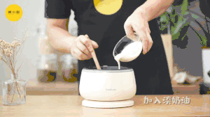 奶味十足的西式汤品——奶油芦笋汤，在家就能轻松做出，内附蒜香面包做法哦~的做法 步骤5