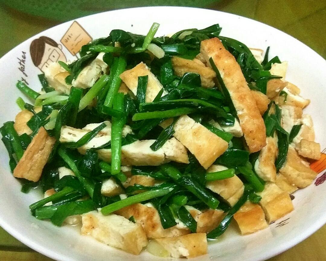 韭菜炒豆腐的做法
