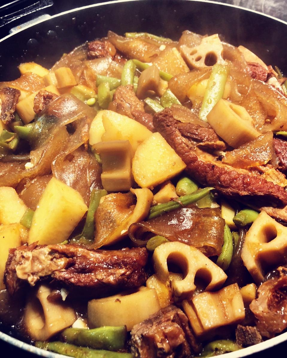 红烧排骨炖豆角土豆