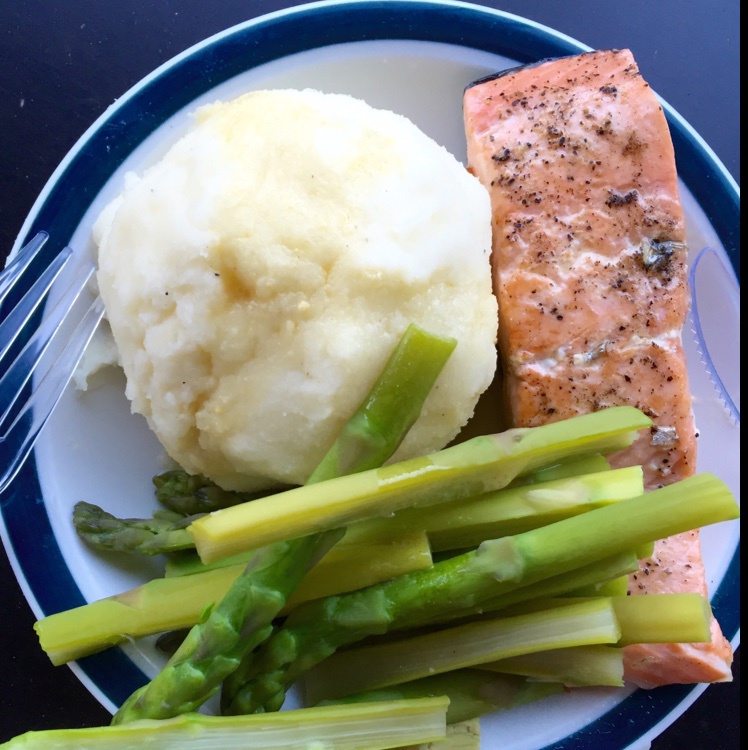 香煎三文鱼配土豆泥