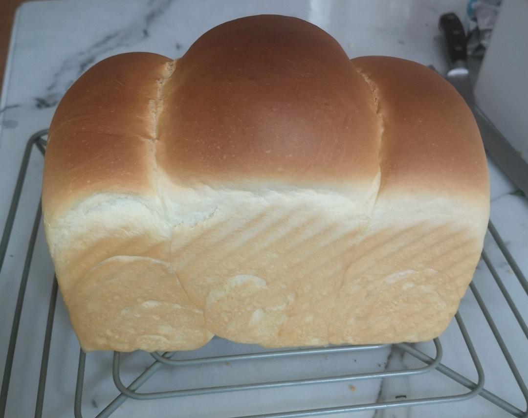 『醇香椰浆嫩白吐司』