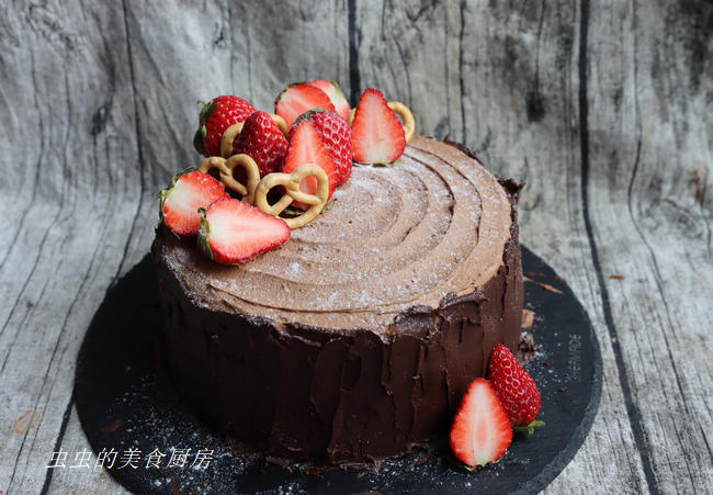 草莓树桩巧克力蛋糕的做法