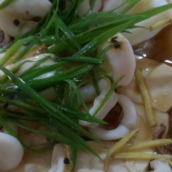 清蒸鱿鱼豆腐