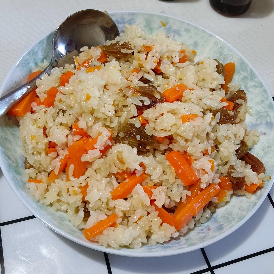 葡萄干碎肉抓饭