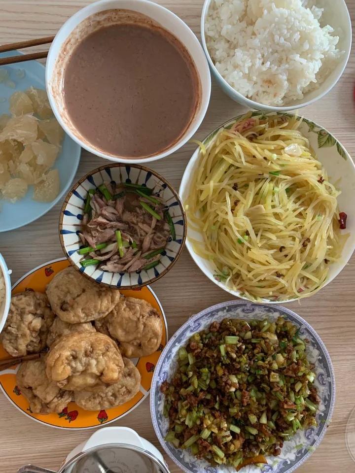 厨师长教你：“芹菜炒肉末”的家常做法，味道很赞，非常下饭