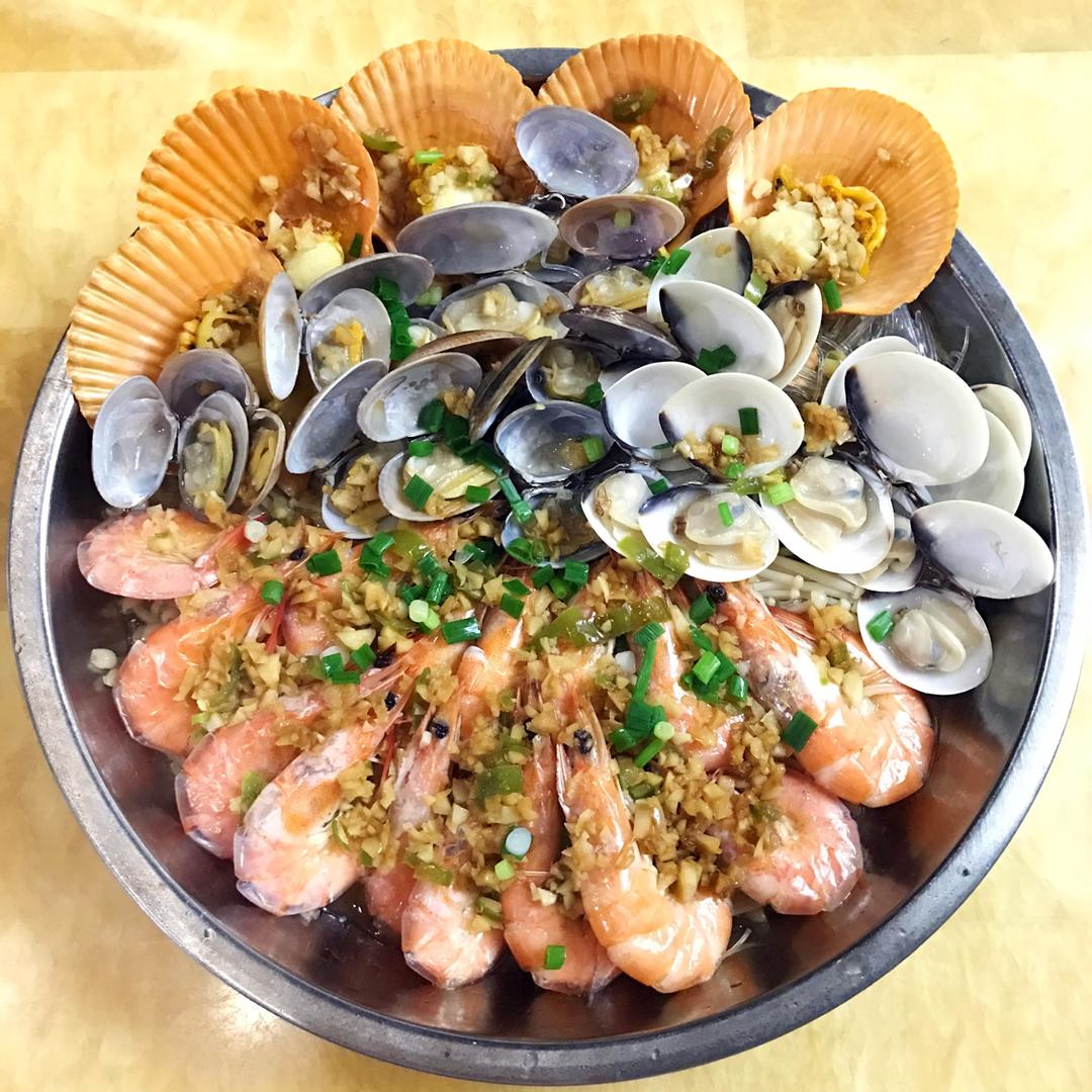 没尾巴的猫咪做的蒸一盘小海鲜