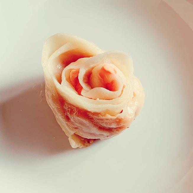 三文鱼玫瑰花生煎