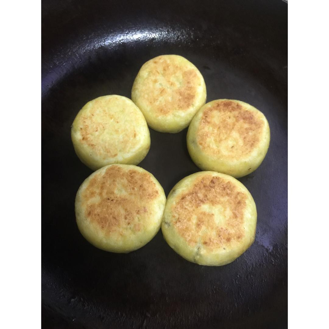 牛奶南瓜豆沙糯米饼