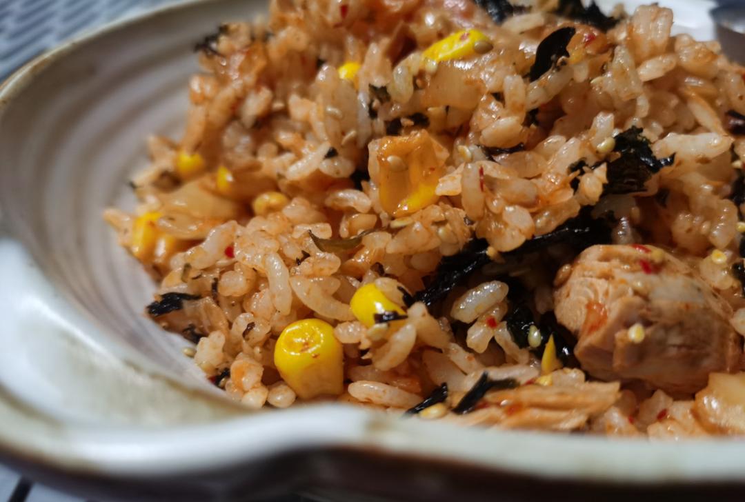 金枪鱼辣白菜炒饭