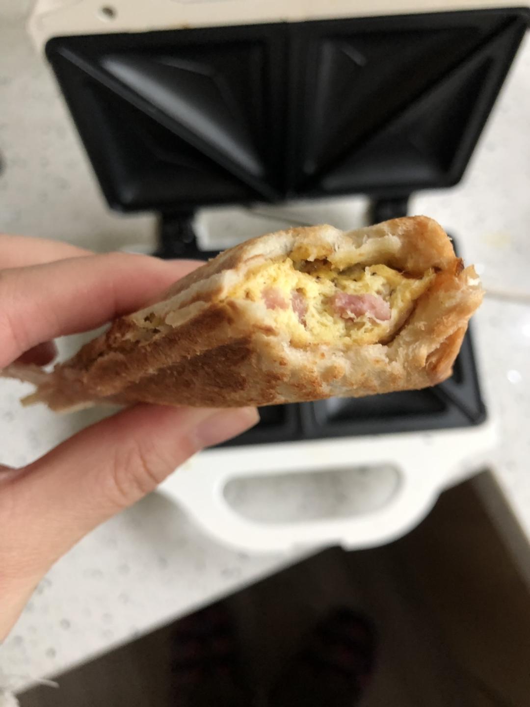 鸡蛋培根三明治