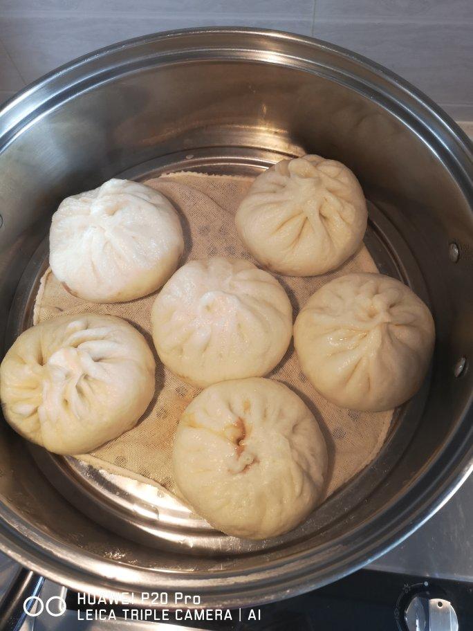 鲜美多汁的洋葱牛肉包子