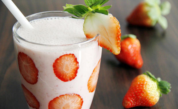 草莓奶昔思慕雪的做法