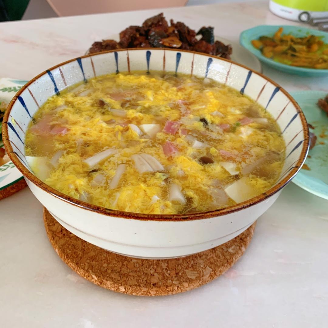 好喝鲜美的菌菇豆腐汤