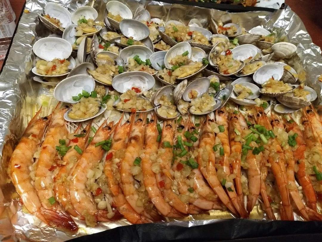 蒜蓉金针菇烤花蛤虾