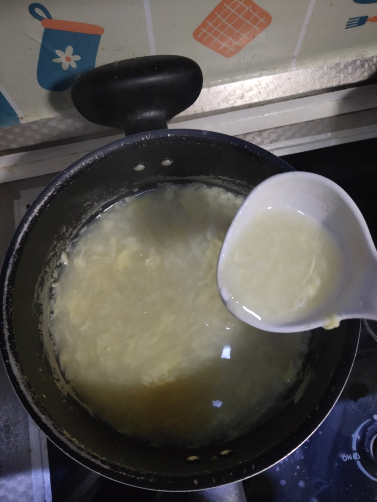鸡蛋面汤的做法