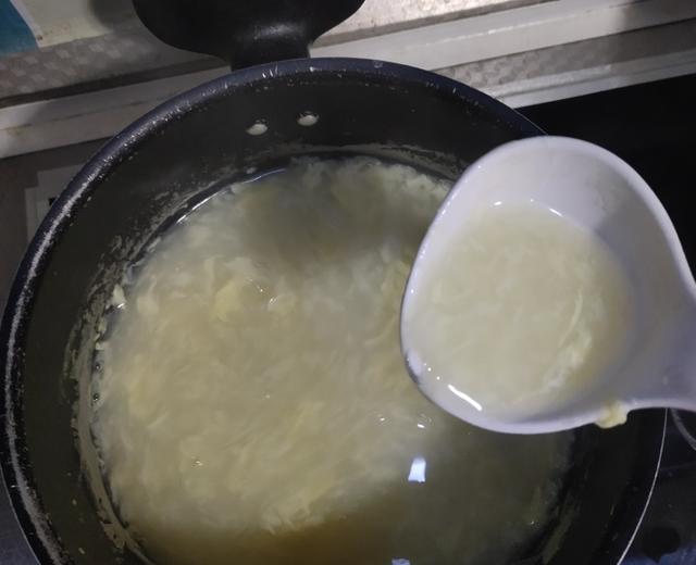 鸡蛋面汤的做法