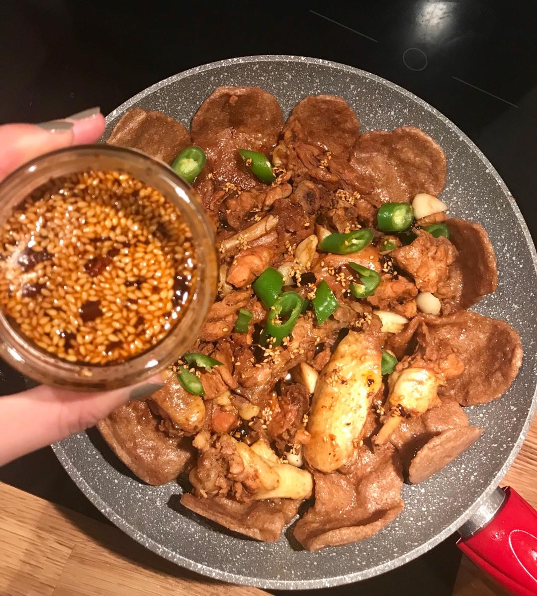 地锅鸡+自制红油【曼食慢语】