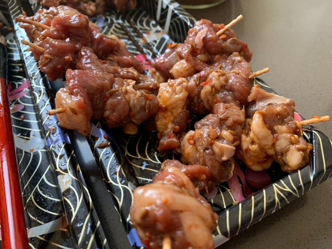 生烤羊肉串