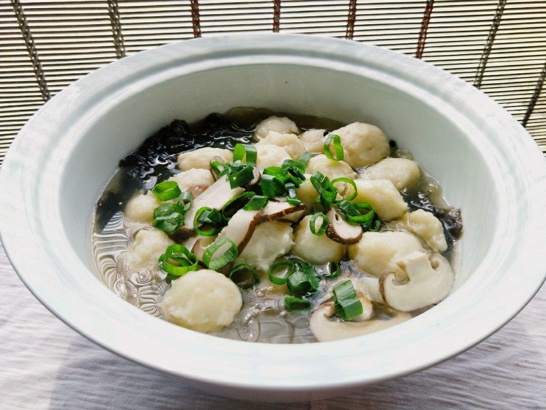 厨师长教你：“鱼丸火锅”的正宗做法，汤浓肉鲜，很适合老人孩子