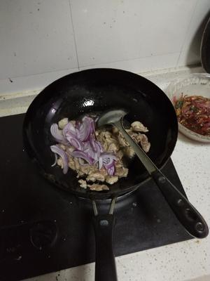 新疆炒烤肉的做法 步骤5