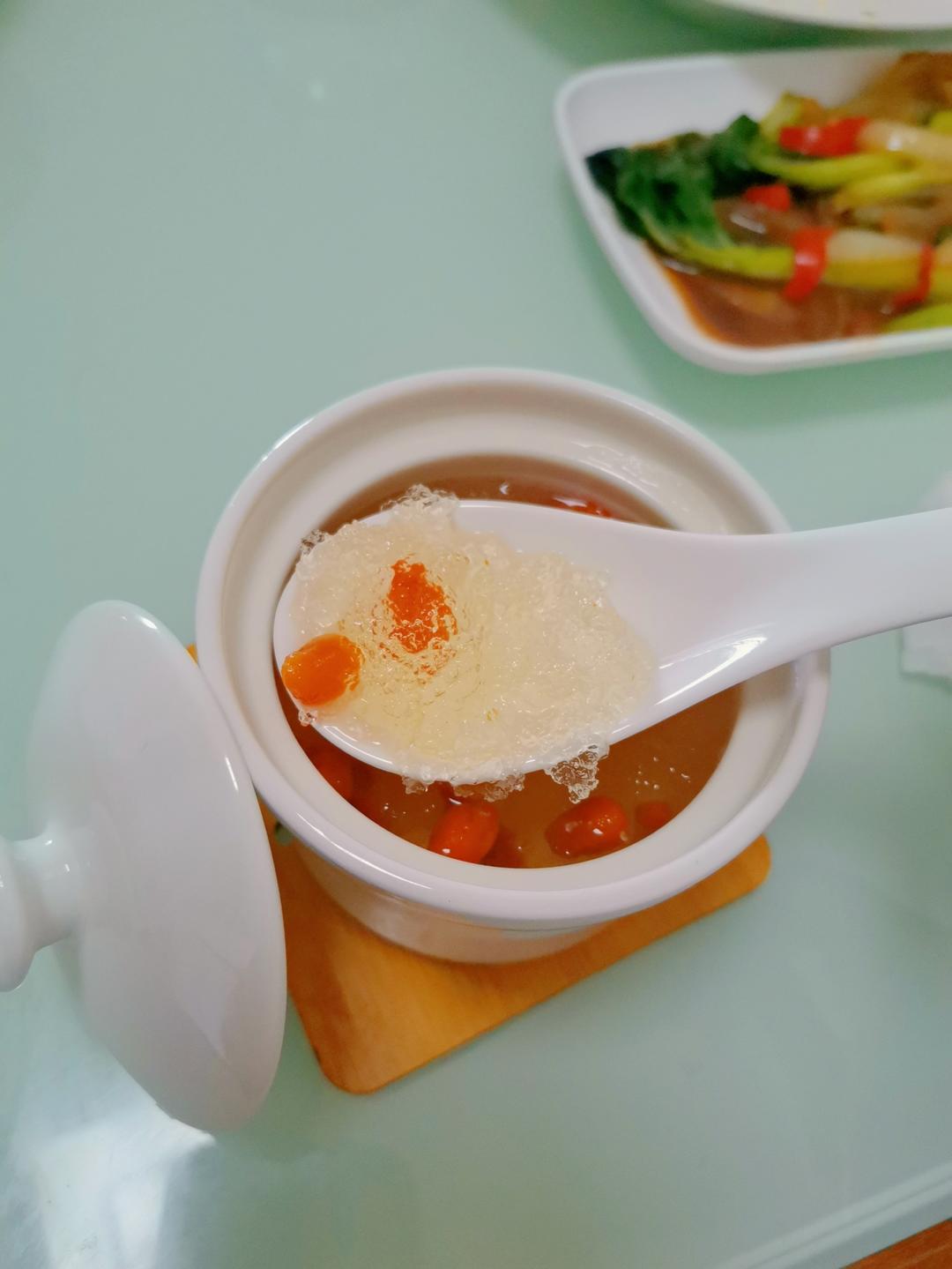 早餐：清炖雪燕，润肤瘦身