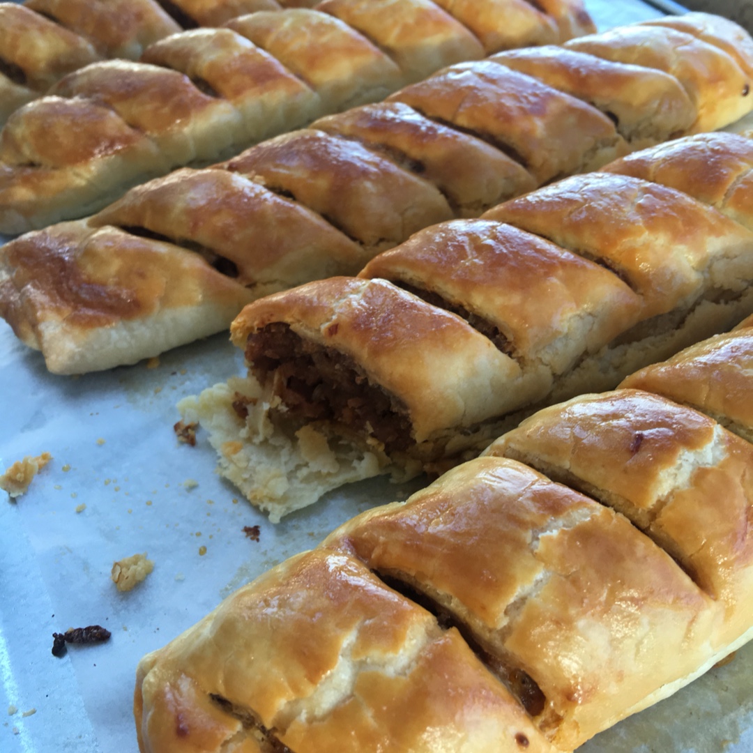 妍大宝做的千层酥香肠卷 sausage roll