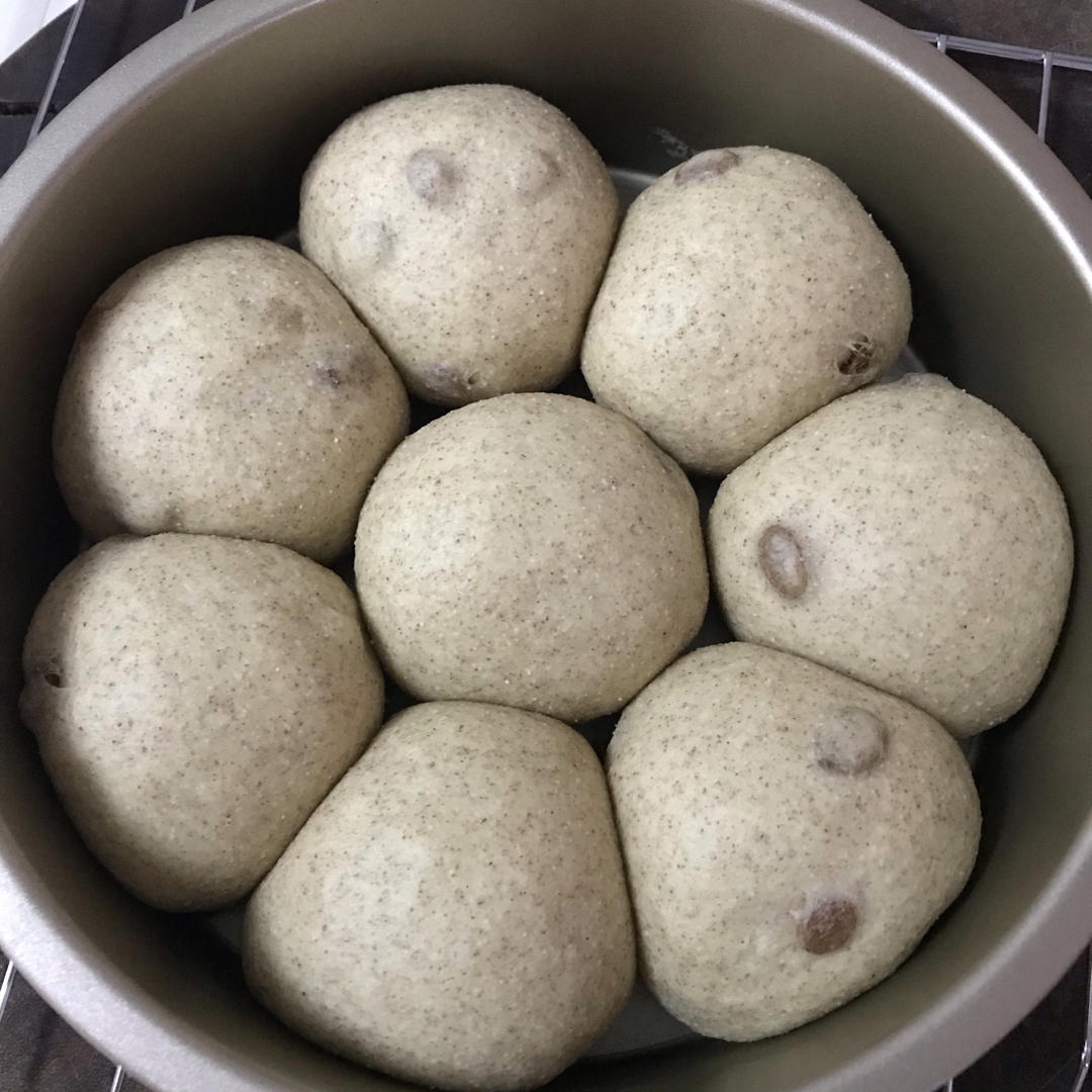 全麦葡萄干小面包