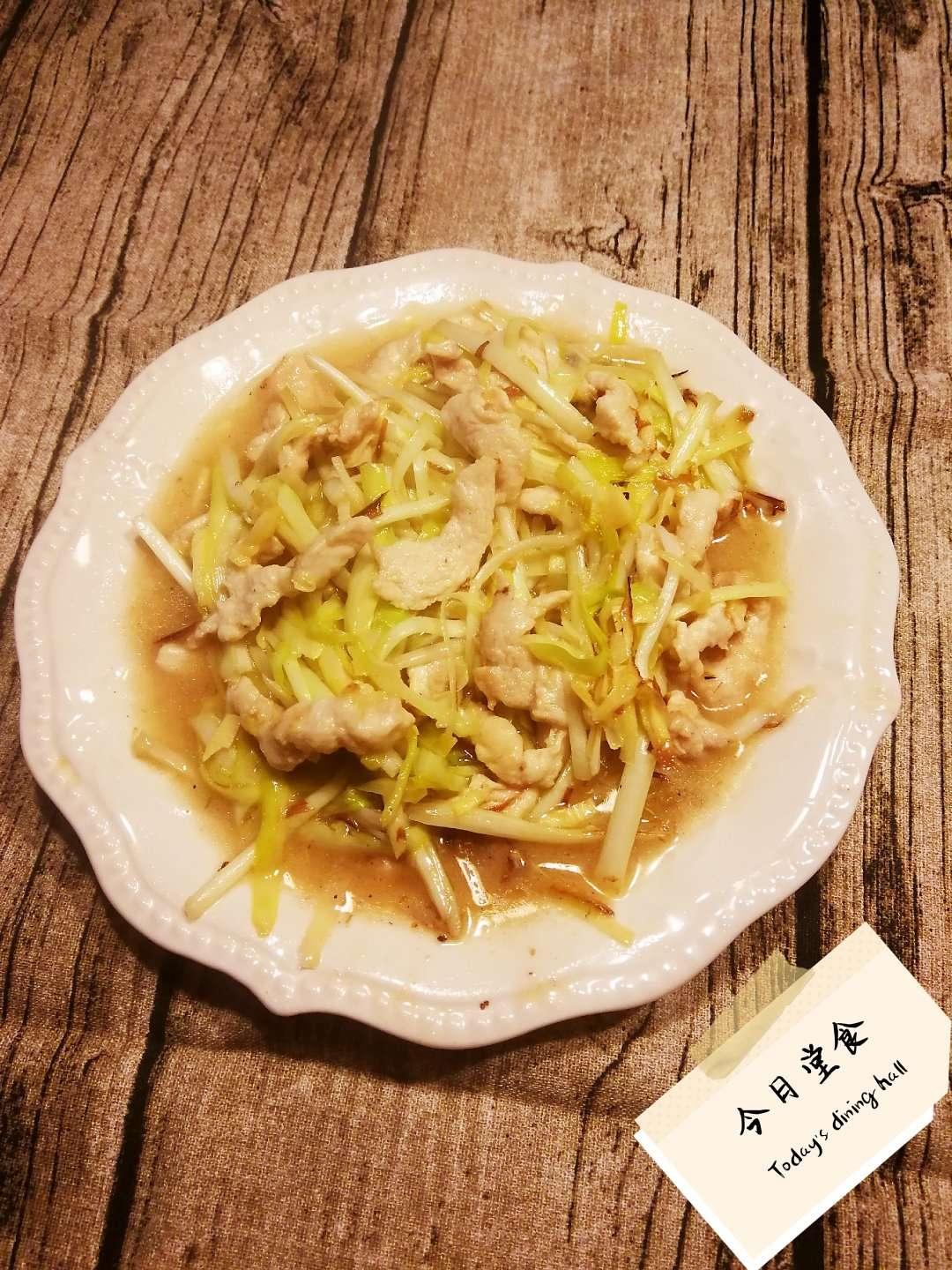 用木木的🐔胸肉再做个减脂菜：韭黄🐔柳的做法