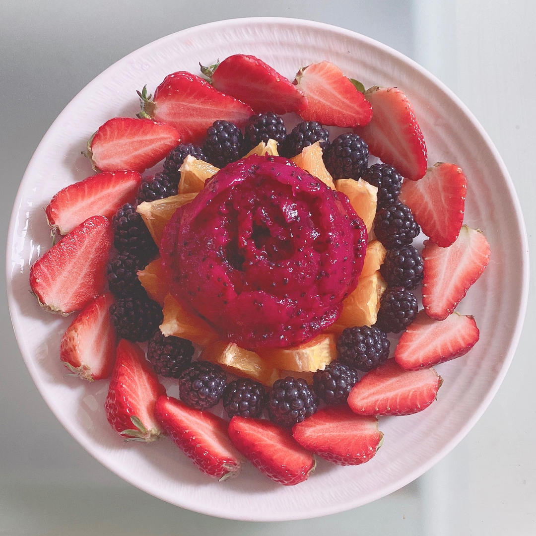 火龙果玫瑰花奶昔