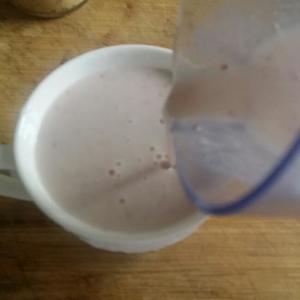 草莓酸奶奶昔的做法 步骤2