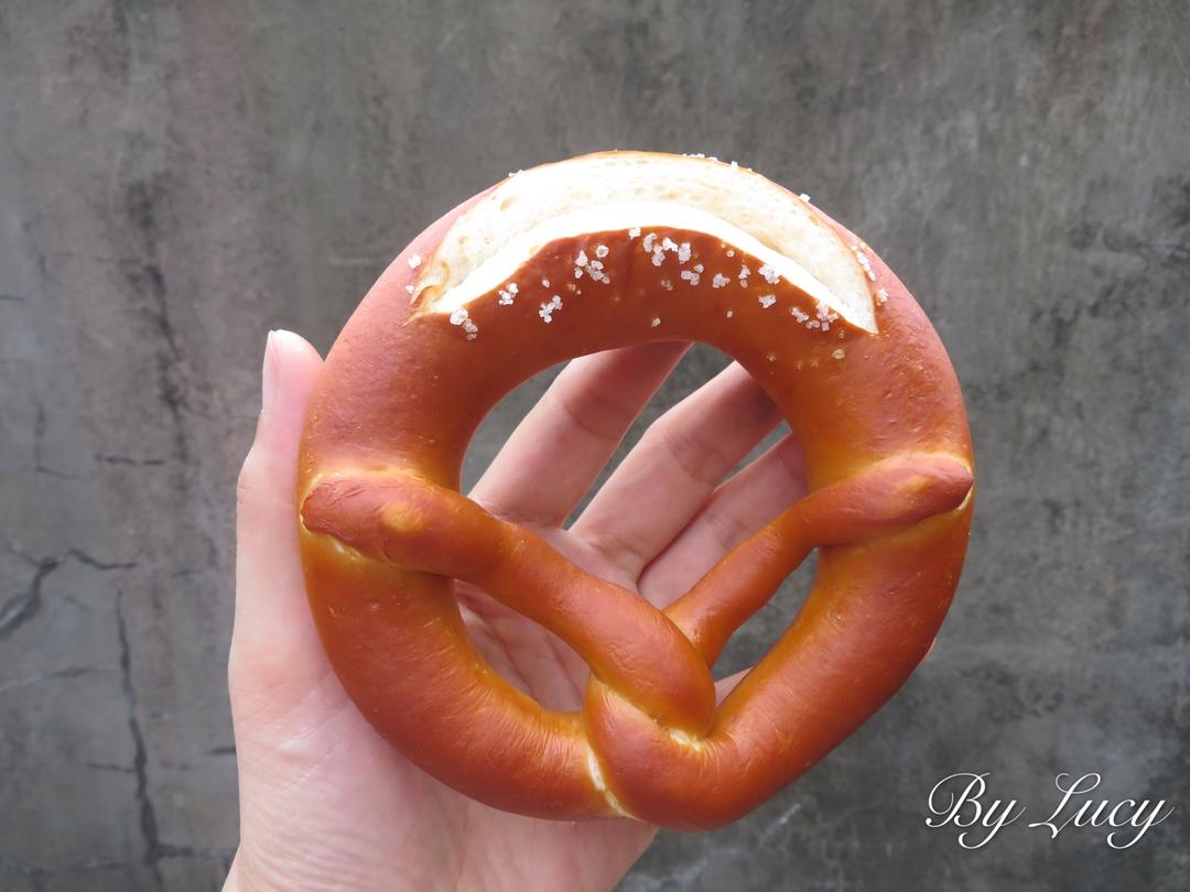 德国碱水面包Brezen（普雷节、巴伐利亚面包、扭结面包）