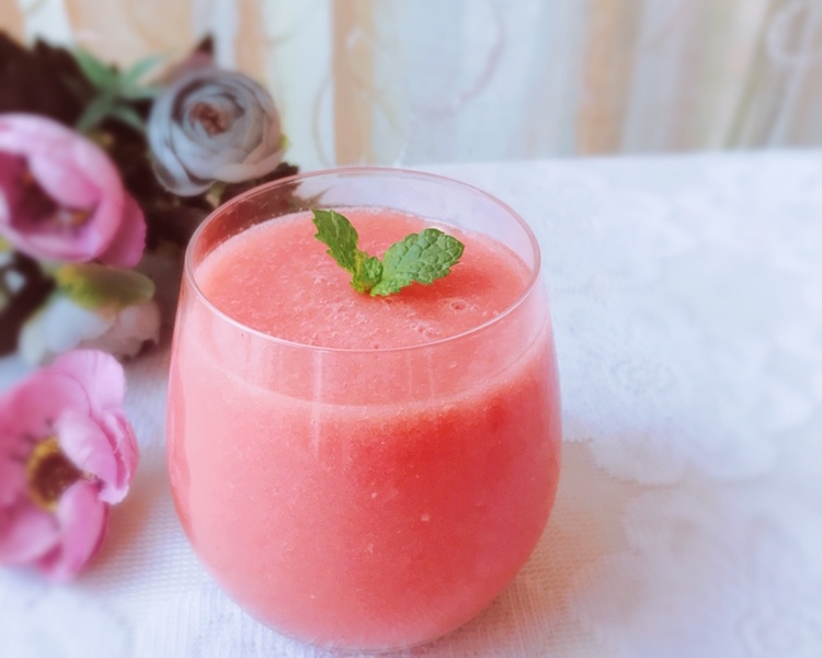 桃子西红柿果汁的做法